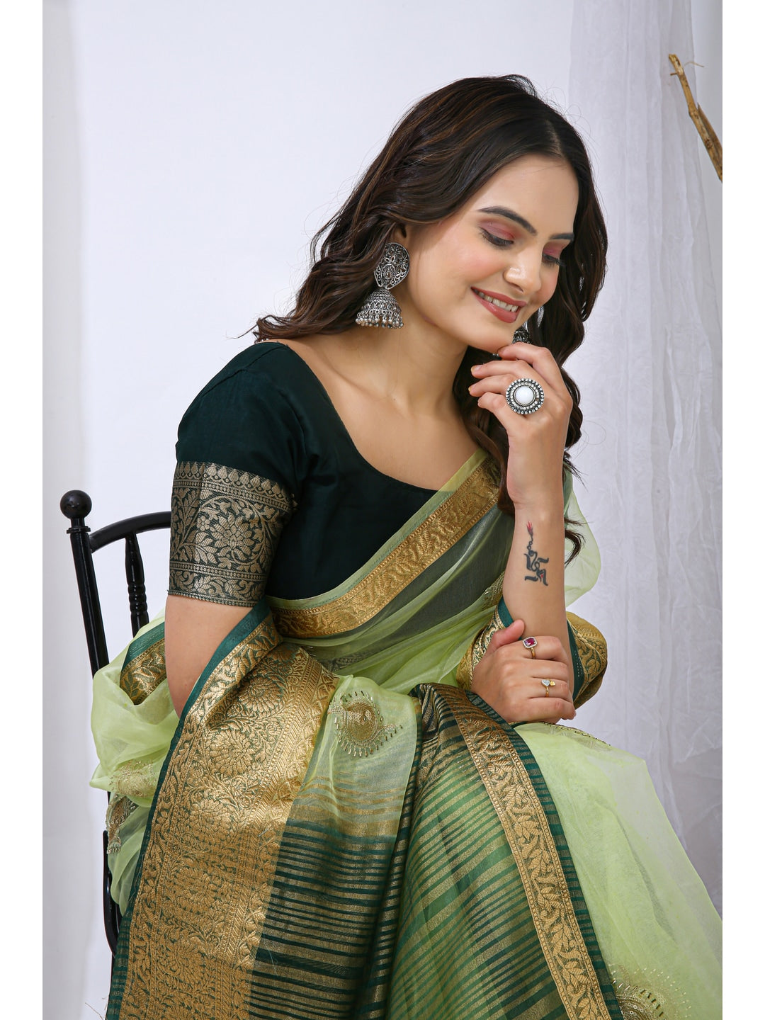 Peachmode Green Sequins Jacquard Kanchipuram Organza Saree - Image 4