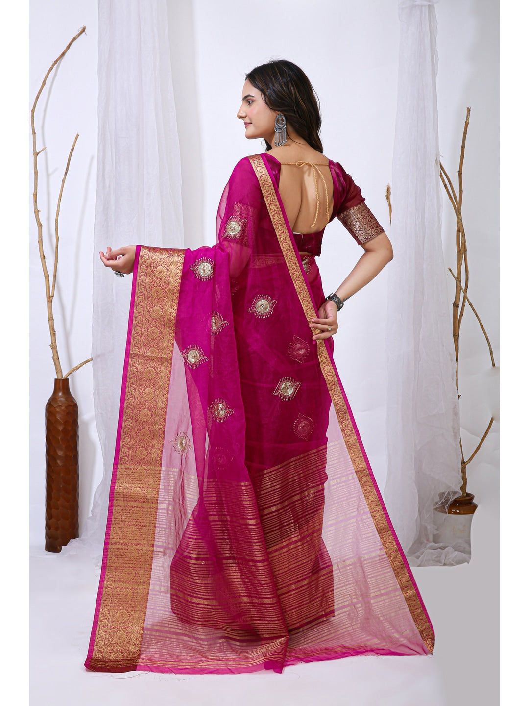Peachmode Pink Sequins Jacquard Kanchipuram Organza Saree - Image 5