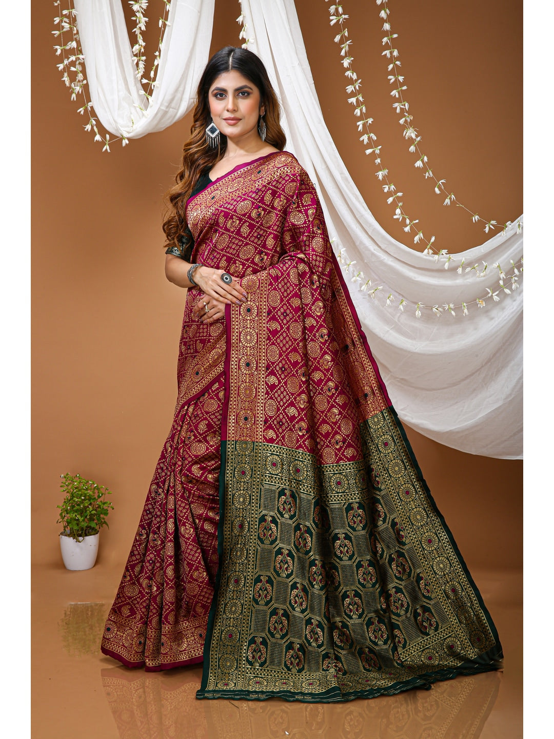 Peachmode Maroon Jacquard Woven Kanchipuram Silk Saree - Image 2
