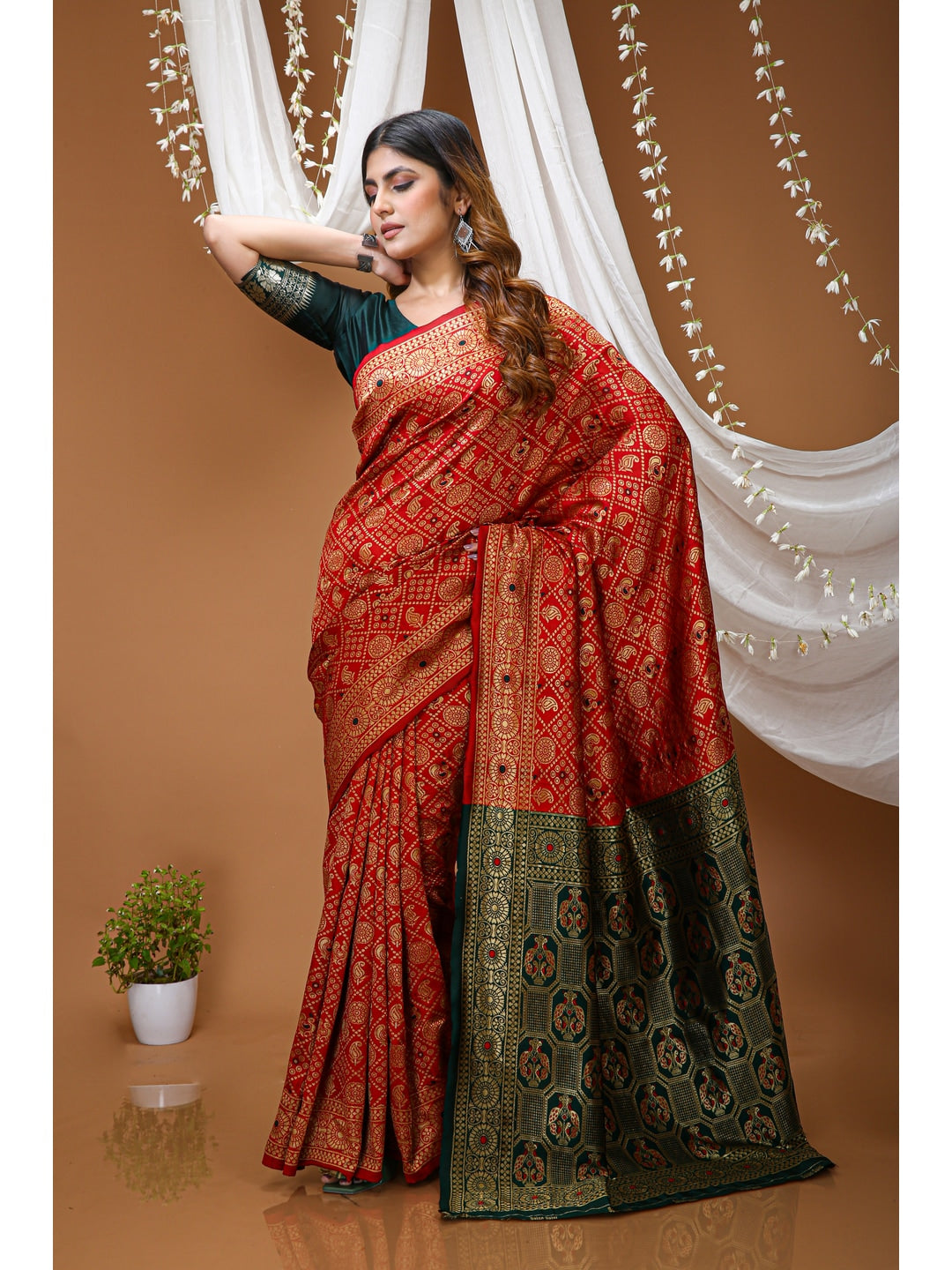 Peachmode Red Jacquard Woven Kanchipuram Silk Saree - Image 4