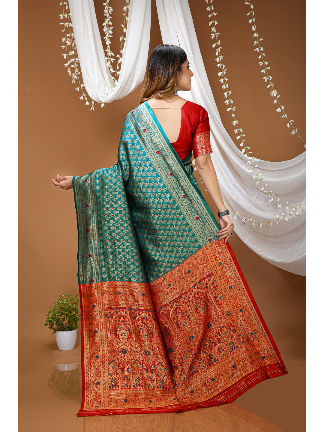 Peachmode Ferozi Jacquard Woven Soft Silk Kanchipuram Saree - Image 3