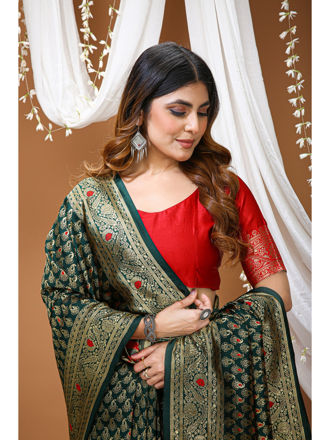 Peachmode Green Jacquard Woven Soft Silk Kanchipuram Saree - Image 5