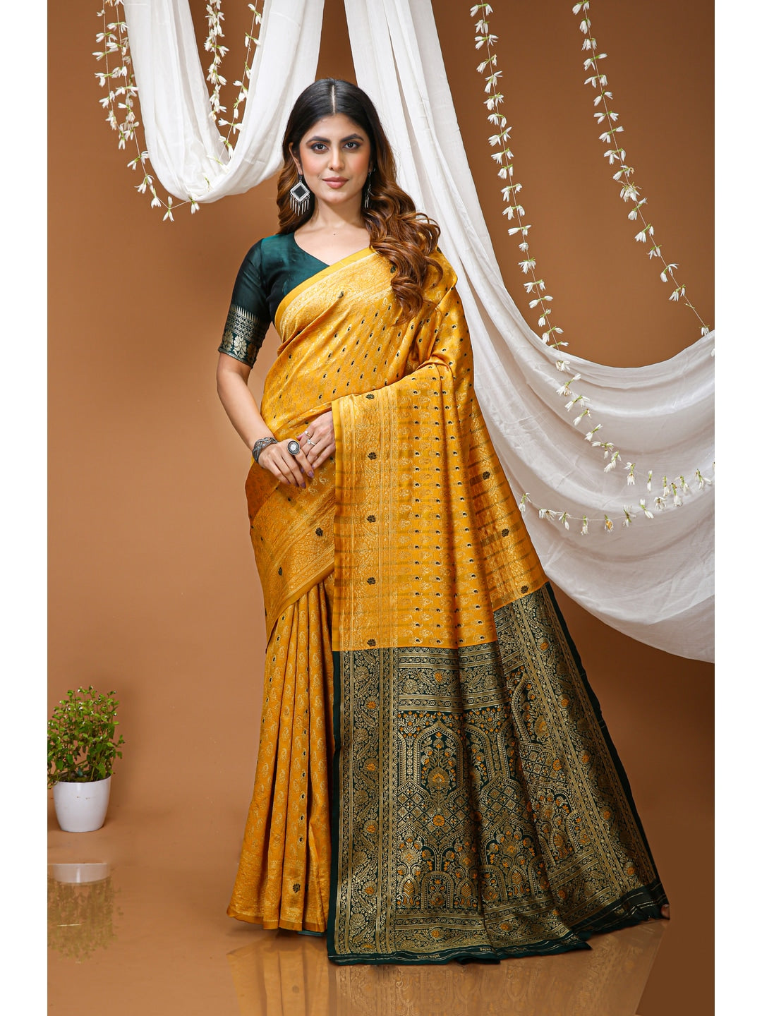 Peachmode Yellow Jacquard Woven Soft Silk Kanchipuram Saree - Image 1