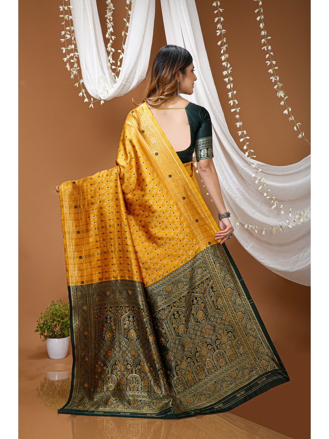 Peachmode Yellow Jacquard Woven Soft Silk Kanchipuram Saree - Image 3