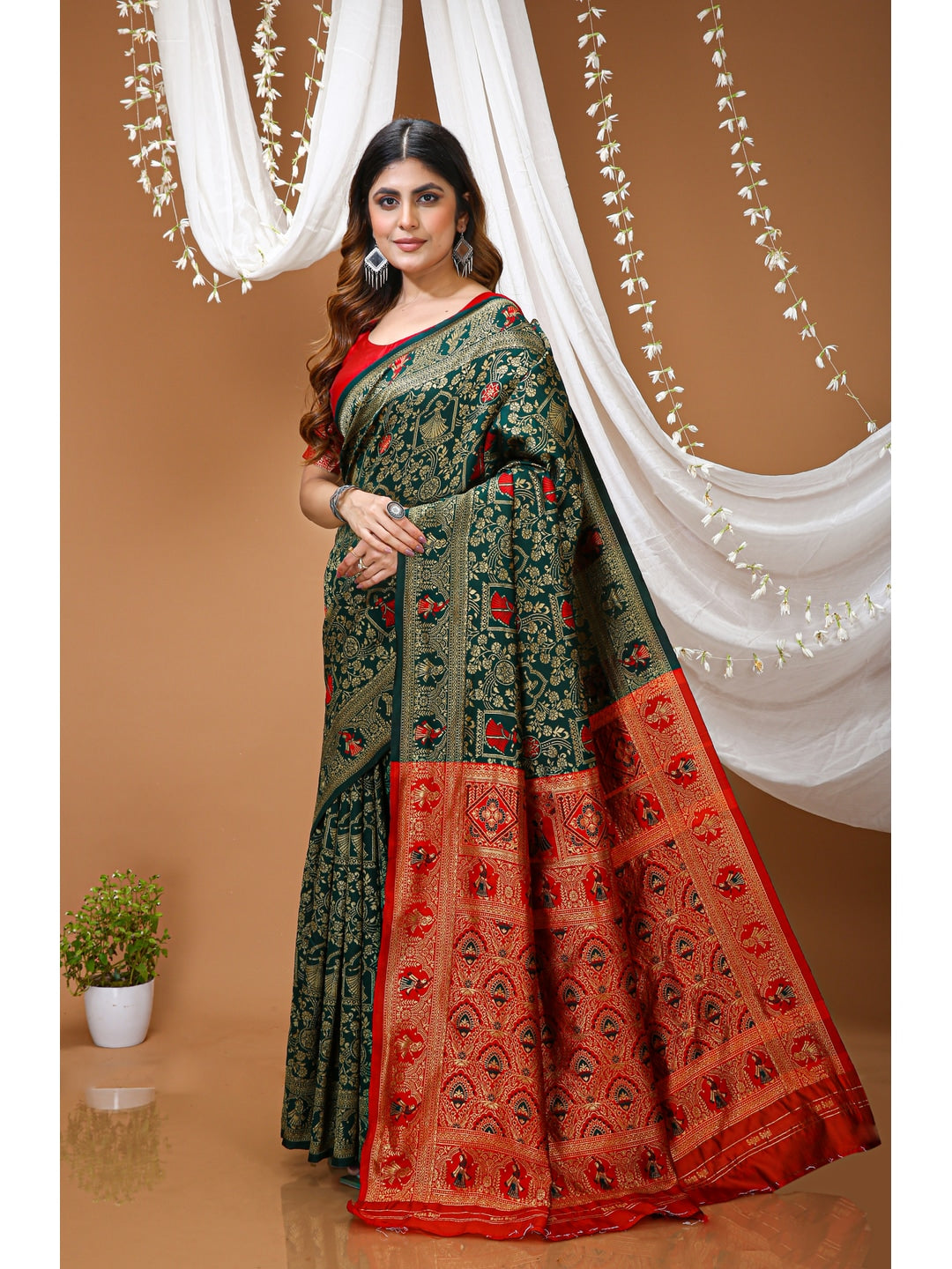 Peachmode Green Heritage Jacquard Buta Soft Lichi Silk Saree - Image 2