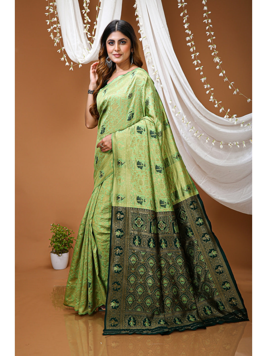 Peachmode Green Heritage Jacquard Buta Soft Lichi Silk Saree - Image 2