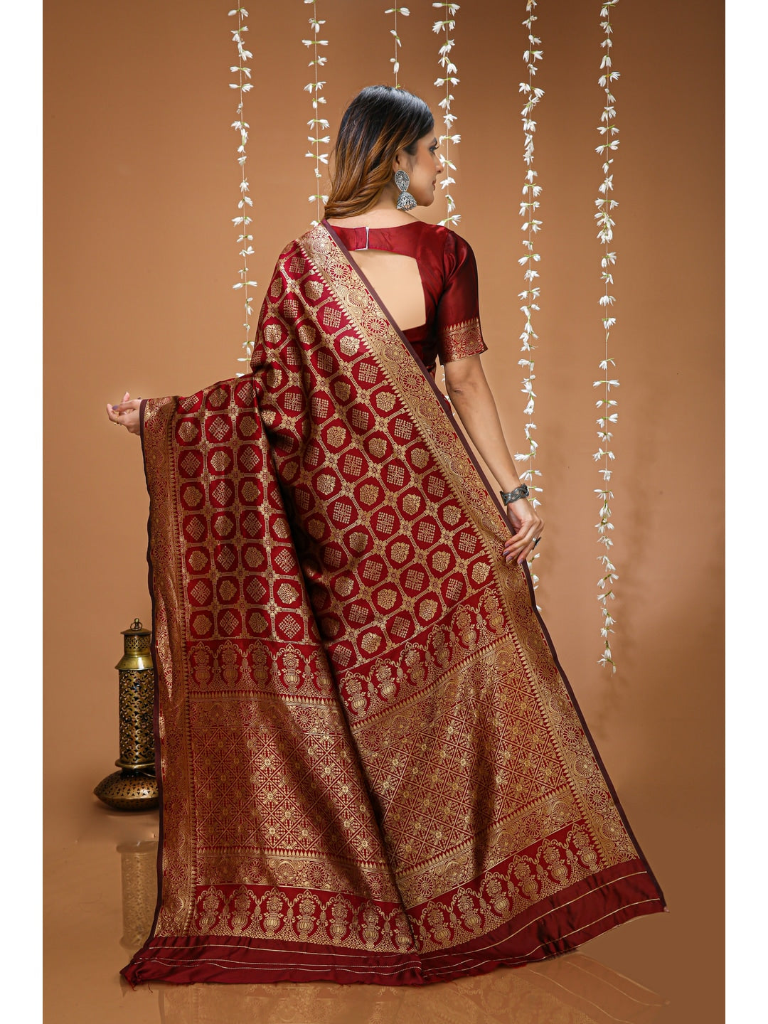 Peachmode Maroon Traditional Motif Soft Lichi Silk Saree - Image 3