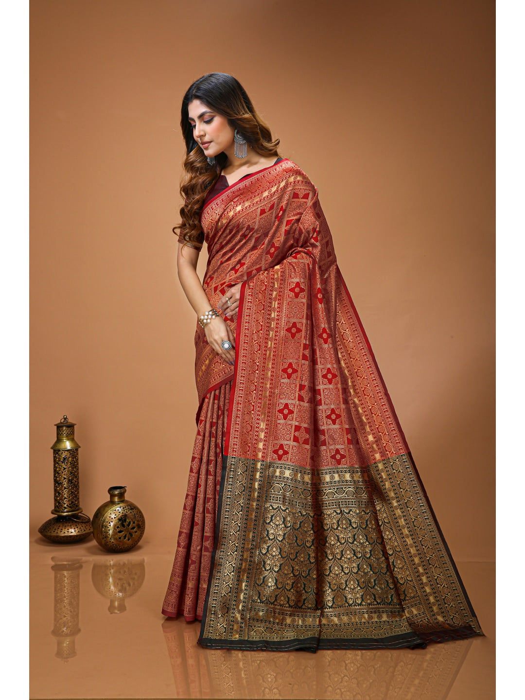 Peachmode Red Traditional Motif Soft Lichi Silk Saree - Image 2