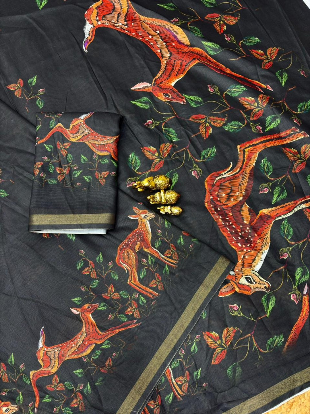 Peachmode Black Digital Printed Mul Cotton Saree - Image 3