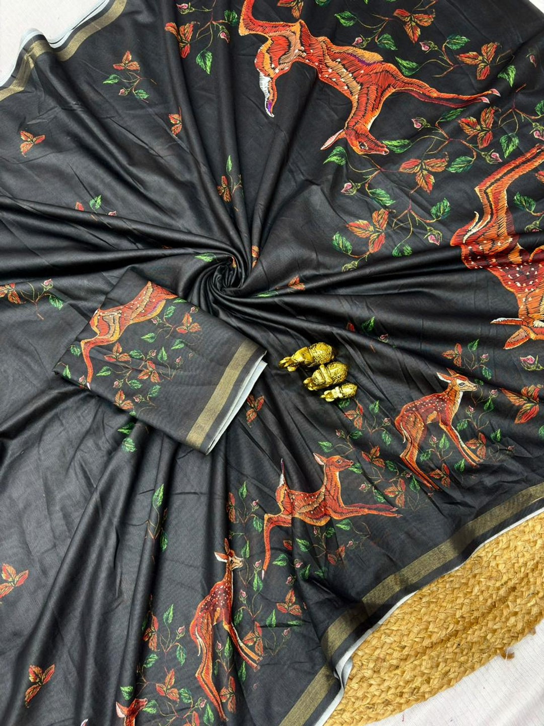 Peachmode Black Digital Printed Mul Cotton Saree - Image 4