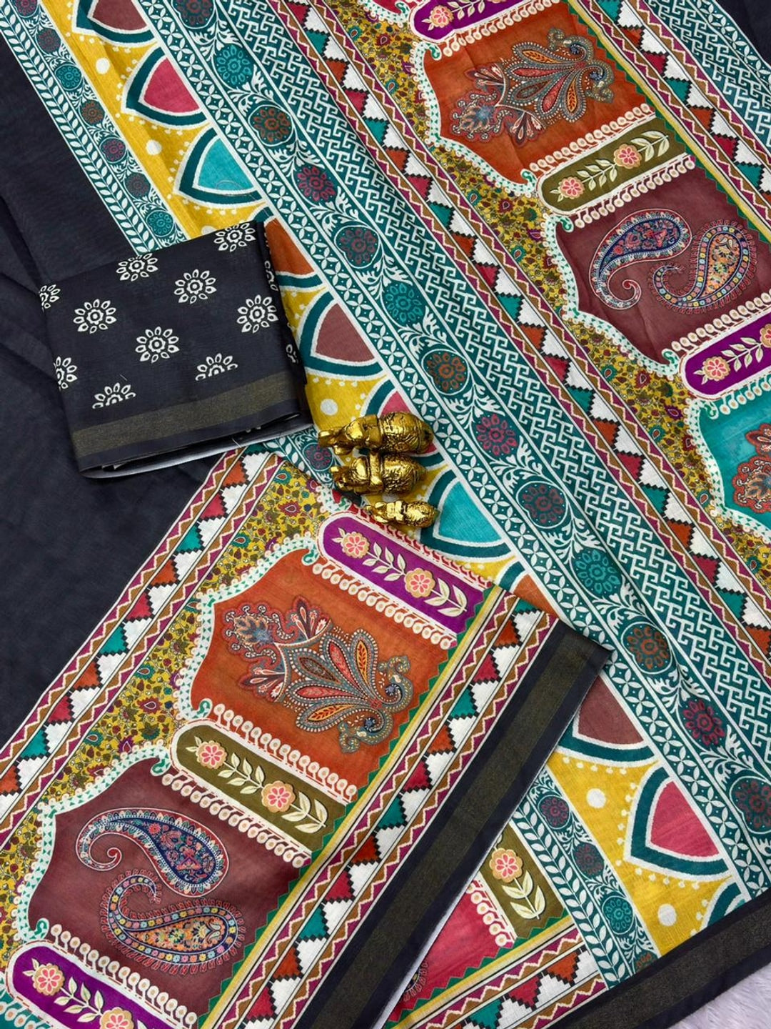 Peachmode Black Digital Printed Mul Cotton Saree - Image 2