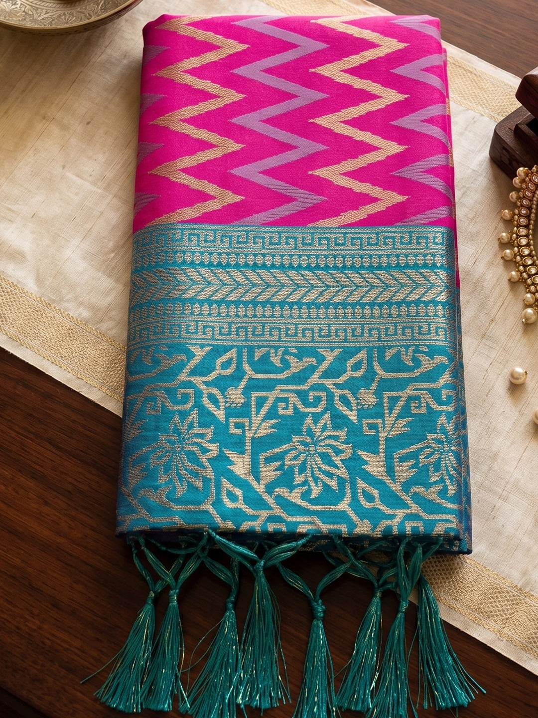 Peachmode Rani Pink Silk Blend Woven Saree - Image 4