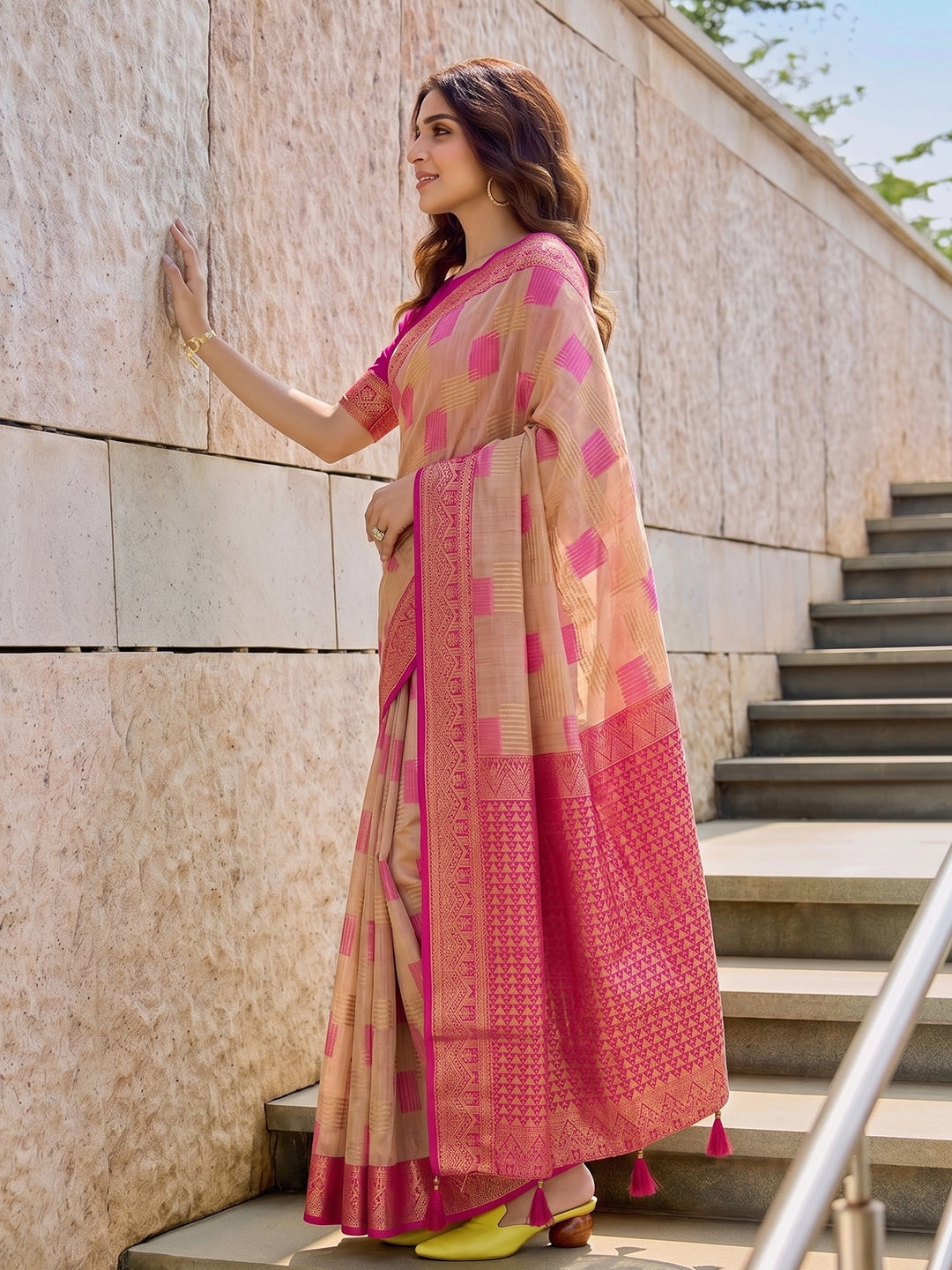 Peachmode Beige & Pink Linen Cotton Woven Saree - Image 3