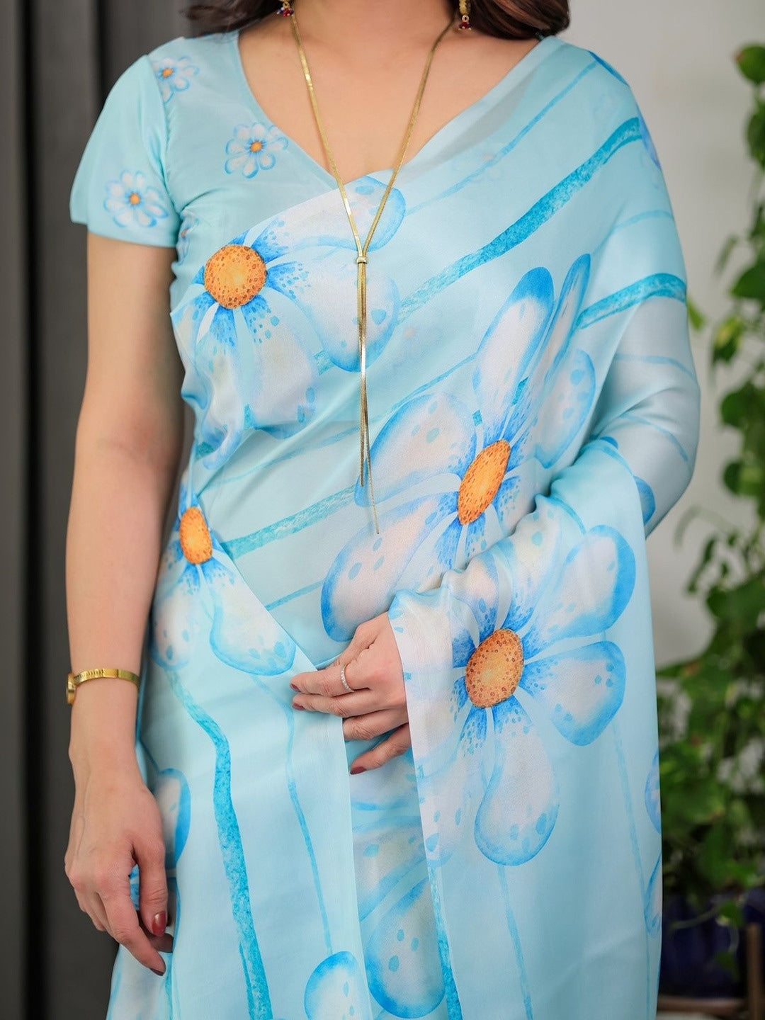 Peachmode Baby Blue Daisy Floral Print Soft Georgette Saree - Image 5