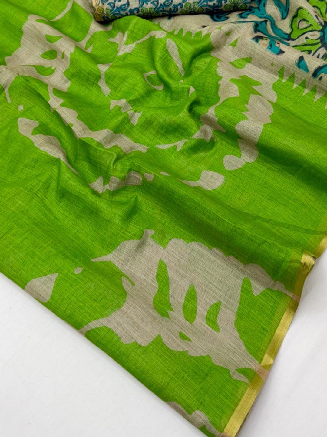 Elegant Green Abstract Print Linen Saree with Floral Blouse - Image 2