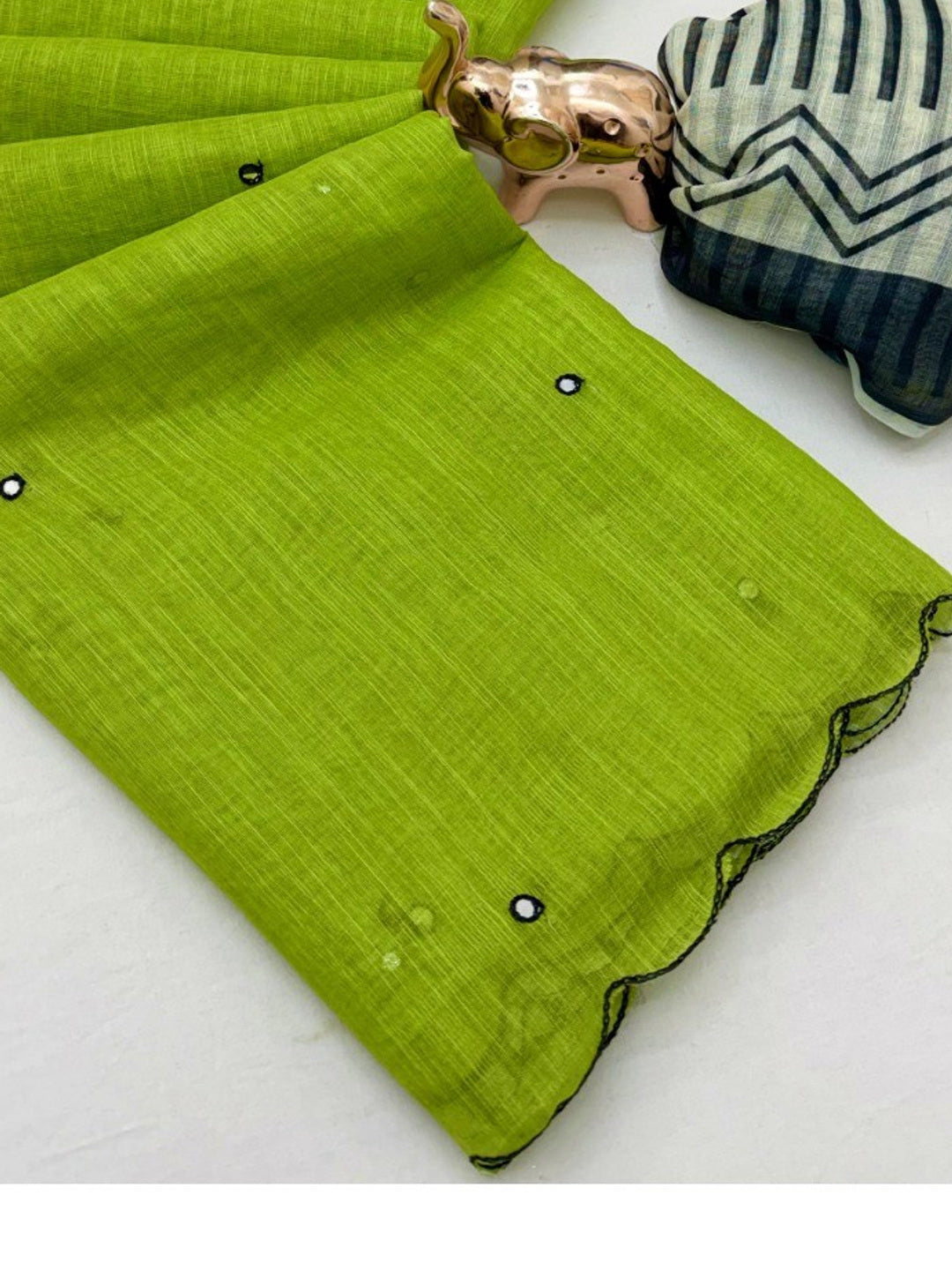 Stylish Green Linen Saree with Multicolor Printed Motifs Minimal Elegant Look - Image 3