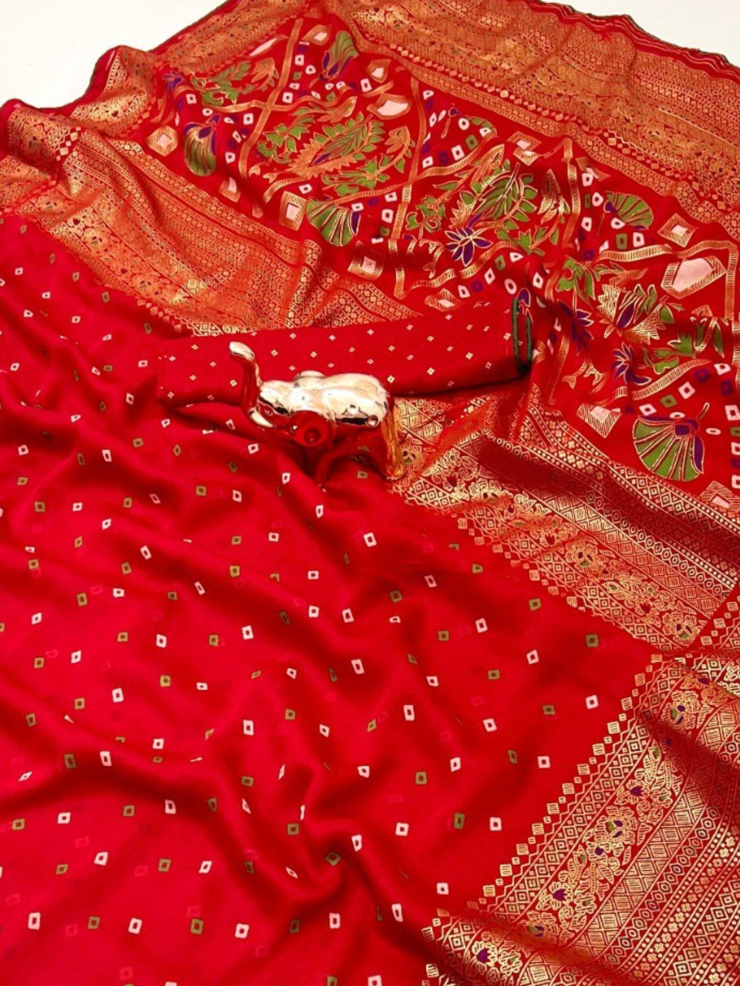Luxurious Red Bandhani Foil Printed Viscose Saree for Traditional Functions and Parties - Image 2
