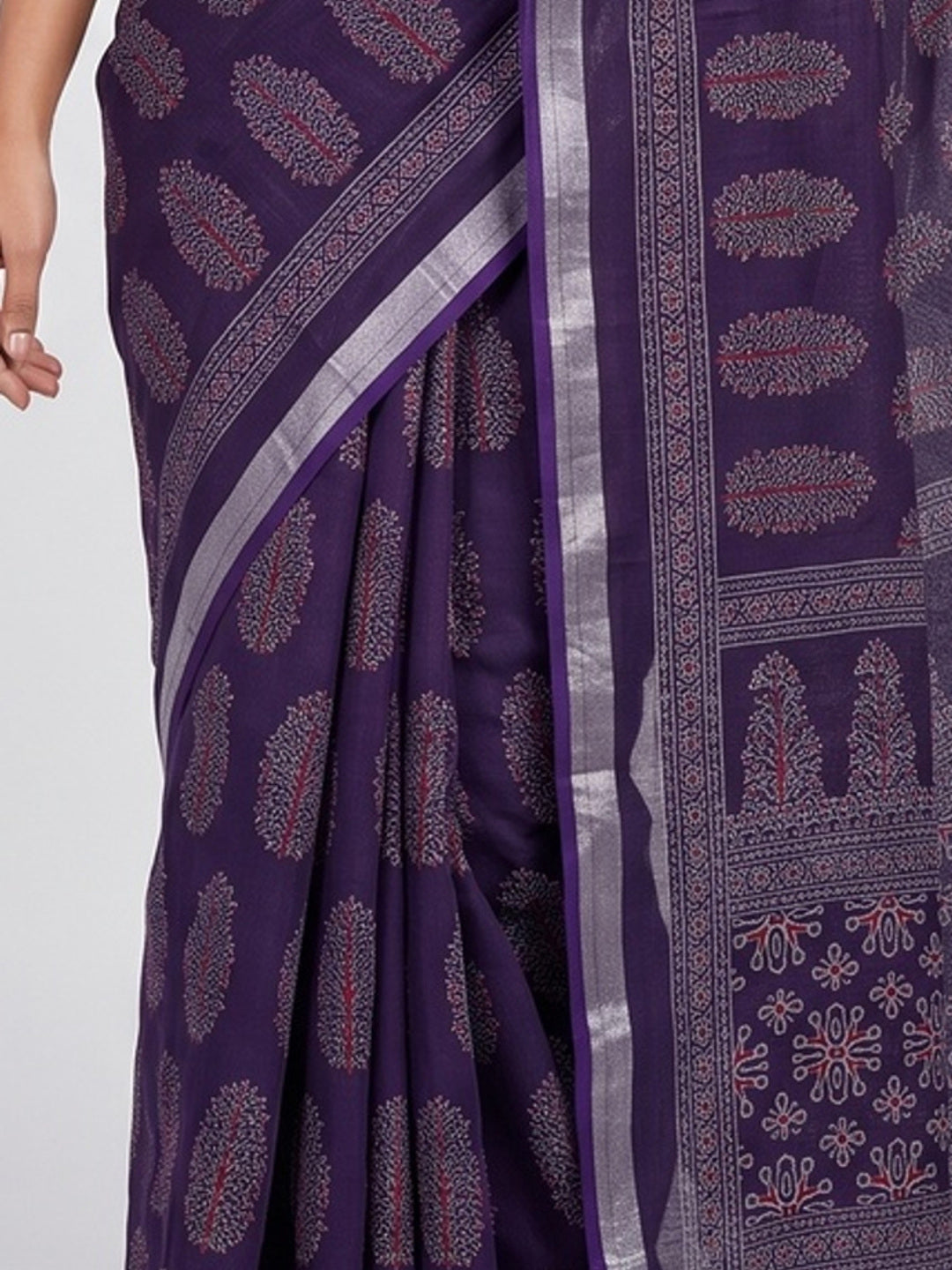 Classic Purple Linen Cotton Saree Featuring Floral Ajrakh Print & Rich Silver Zari Border - Image 3