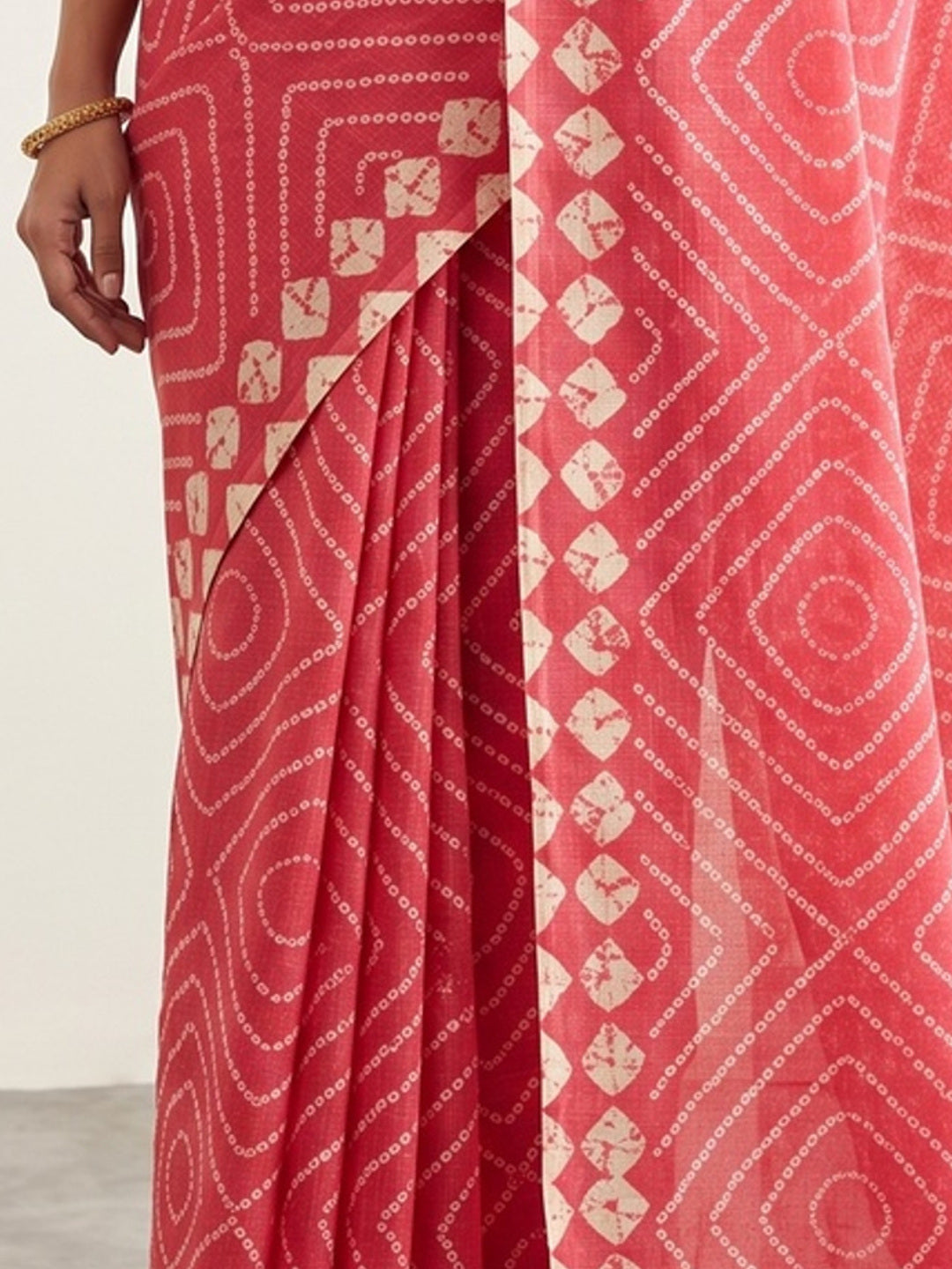 Gajari Pink Bandhani Printed Linen Saree With Delicate Tassel Border - Image 3