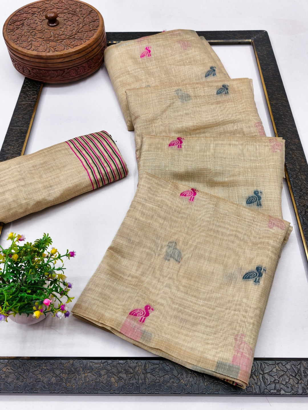Peachmode Cream Pink Woven Cotton Blend Jamdani Saree - Image 3