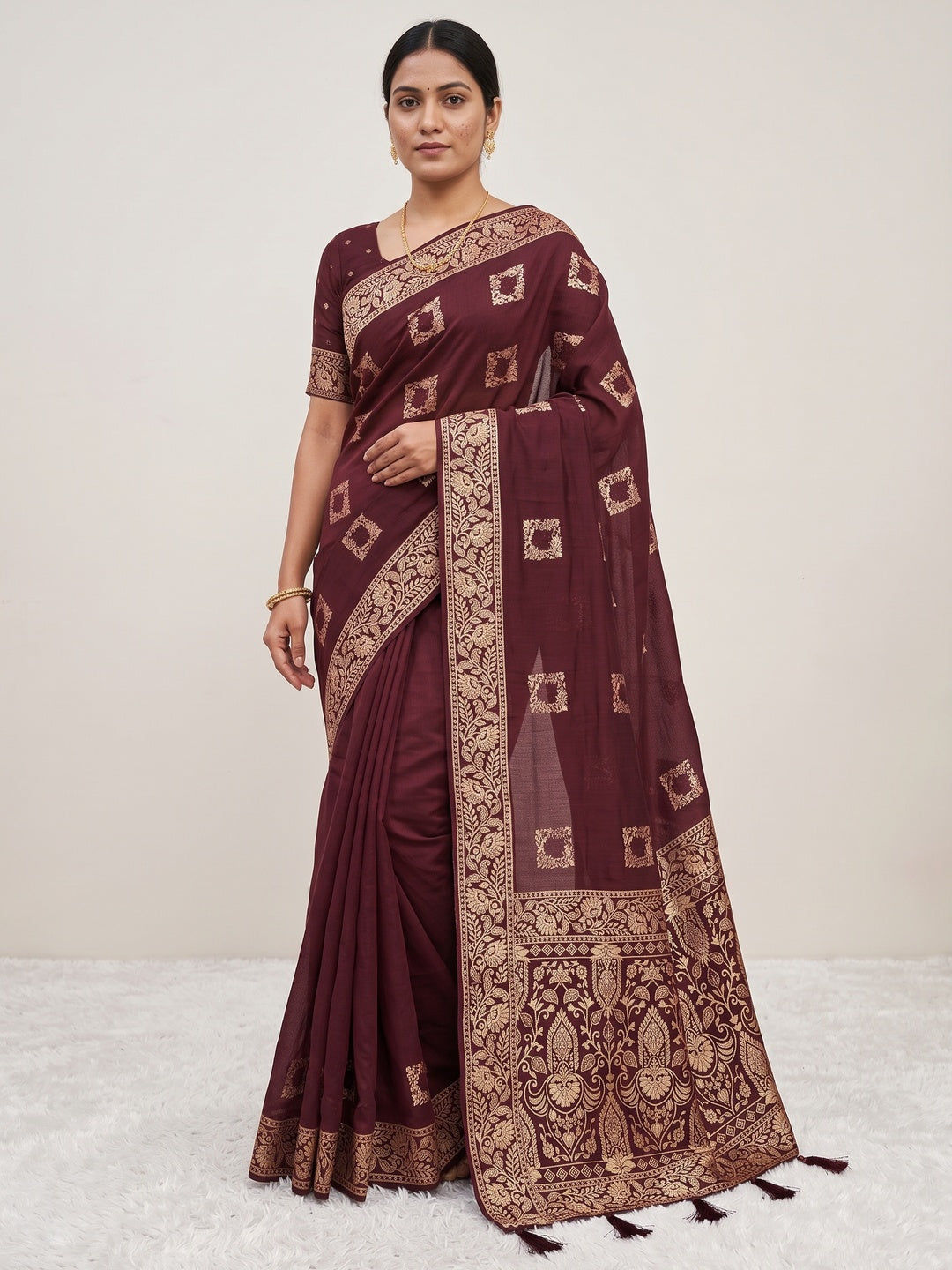 Elegant Maroon Cotton Blend Saree Crafted With Rich Zari Weaving & Heritage Floral Design - Image 3