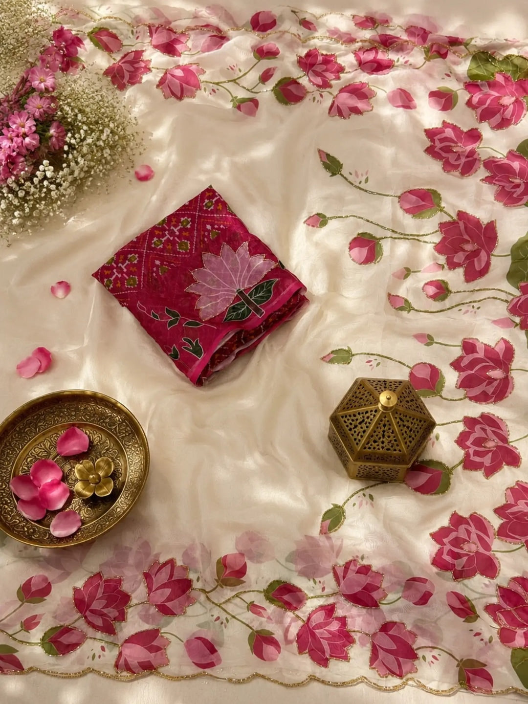 Peachmode Cream Floral Handwork Fendy Silk Saree - Image 4