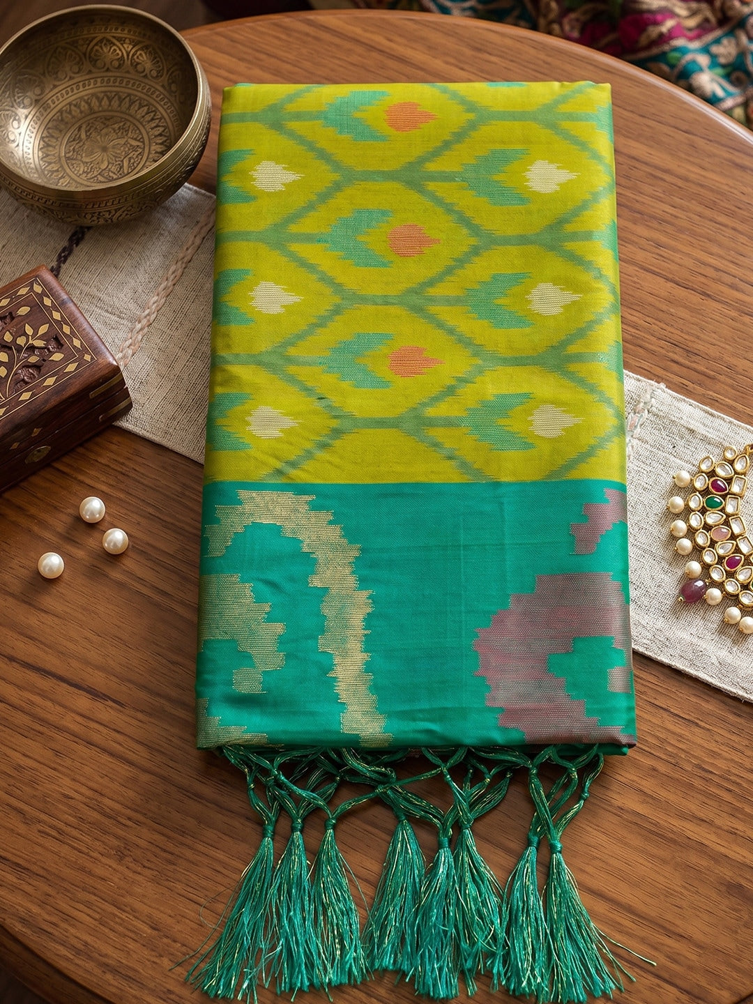 Peachmode Mehandi Green Soft Silk Woven Saree - Image 4