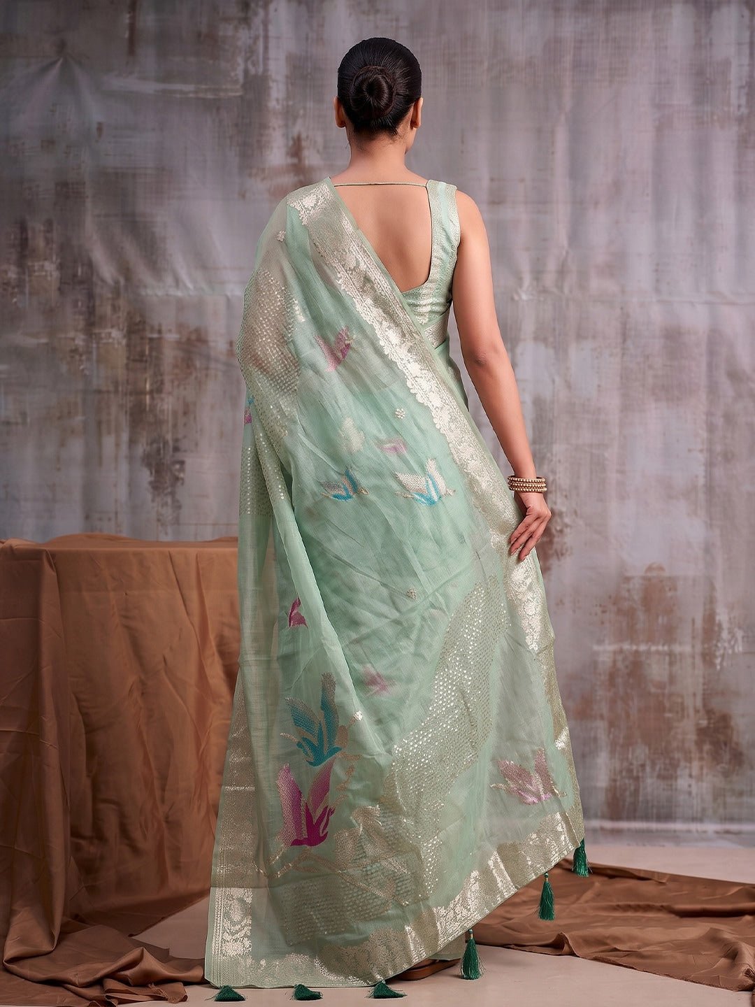 Peachmode Green Linen Cotton Woven Saree - Image 2