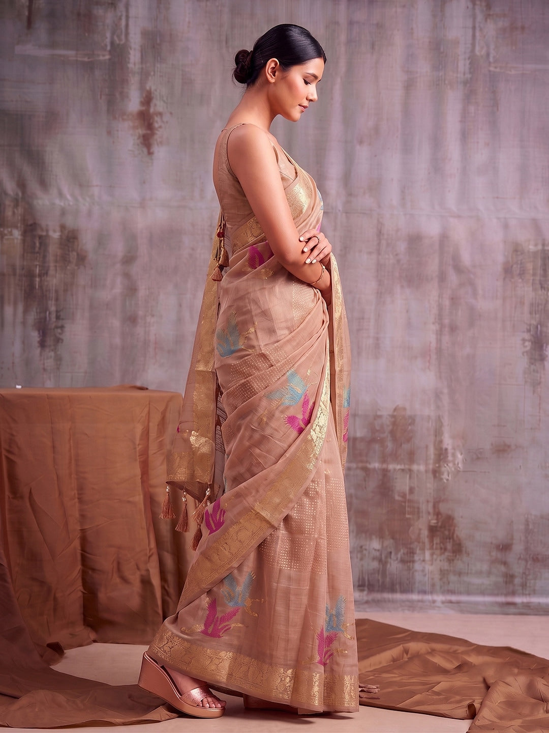 Peachmode Beige Linen Cotton Woven Saree - Image 3