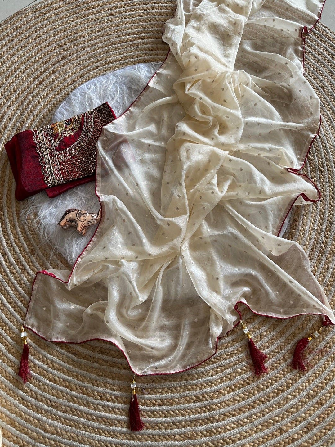 Cream Jacquard Saree With Buti Weave, Red Piping & Embroidered Blouse - Image 3
