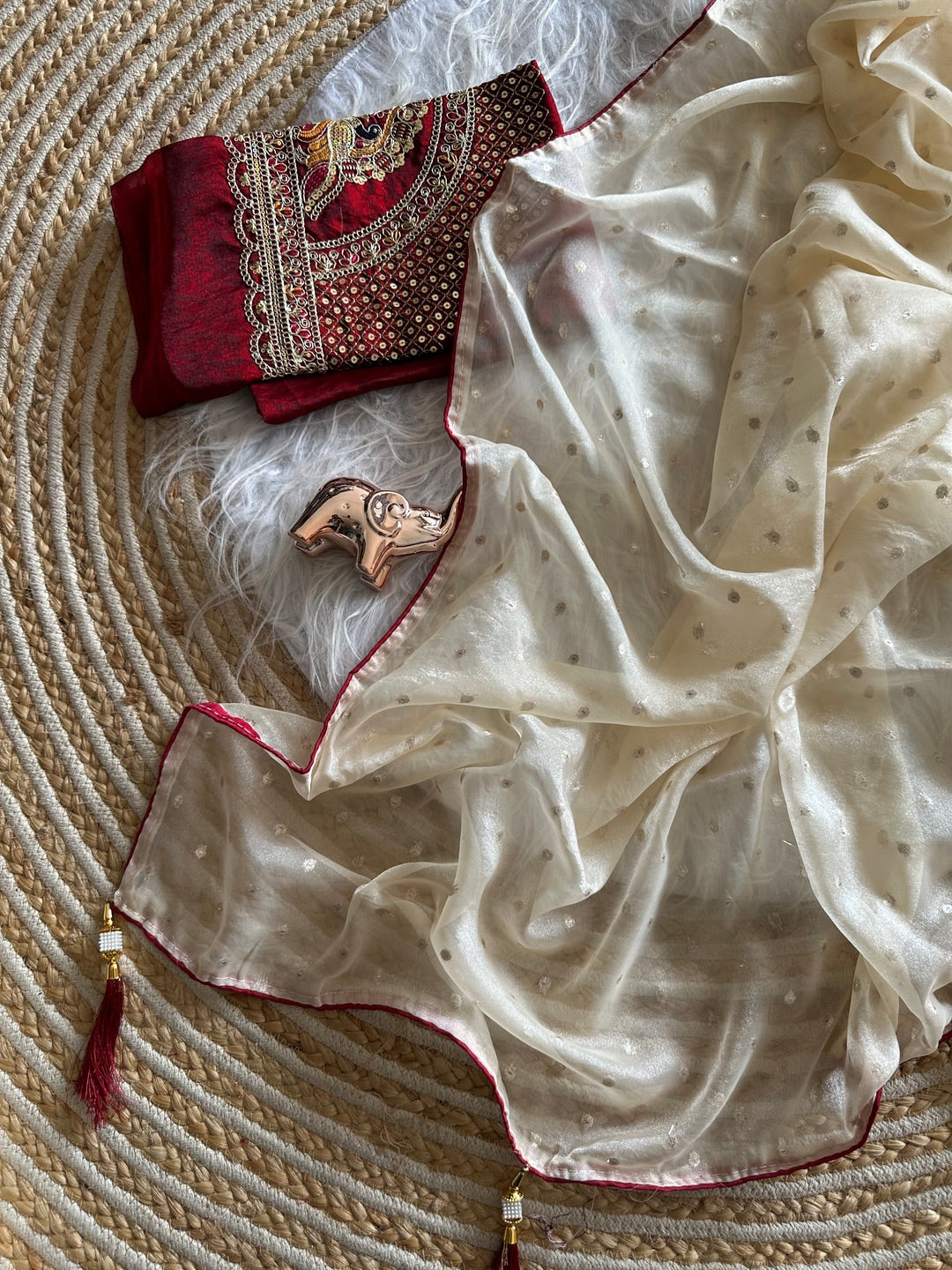 Cream Jacquard Saree With Buti Weave, Red Piping & Embroidered Blouse - Image 4
