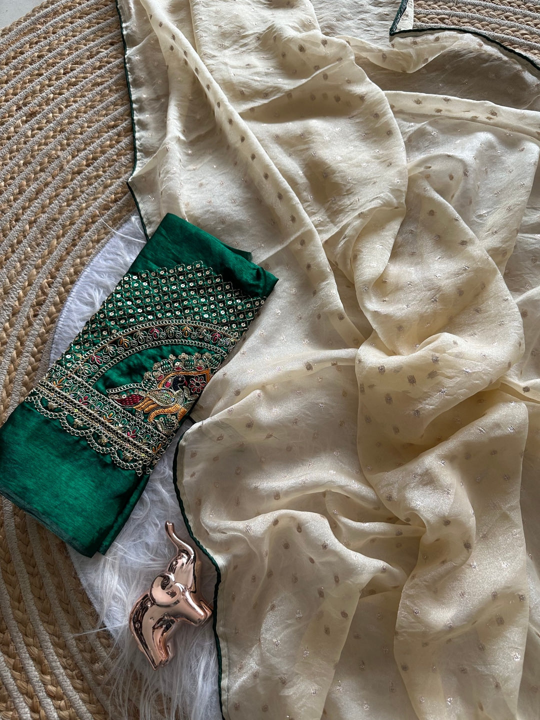 Cream Jacquard Saree With Buti Weave, Green Piping & Embroidered Blouse - Image 5