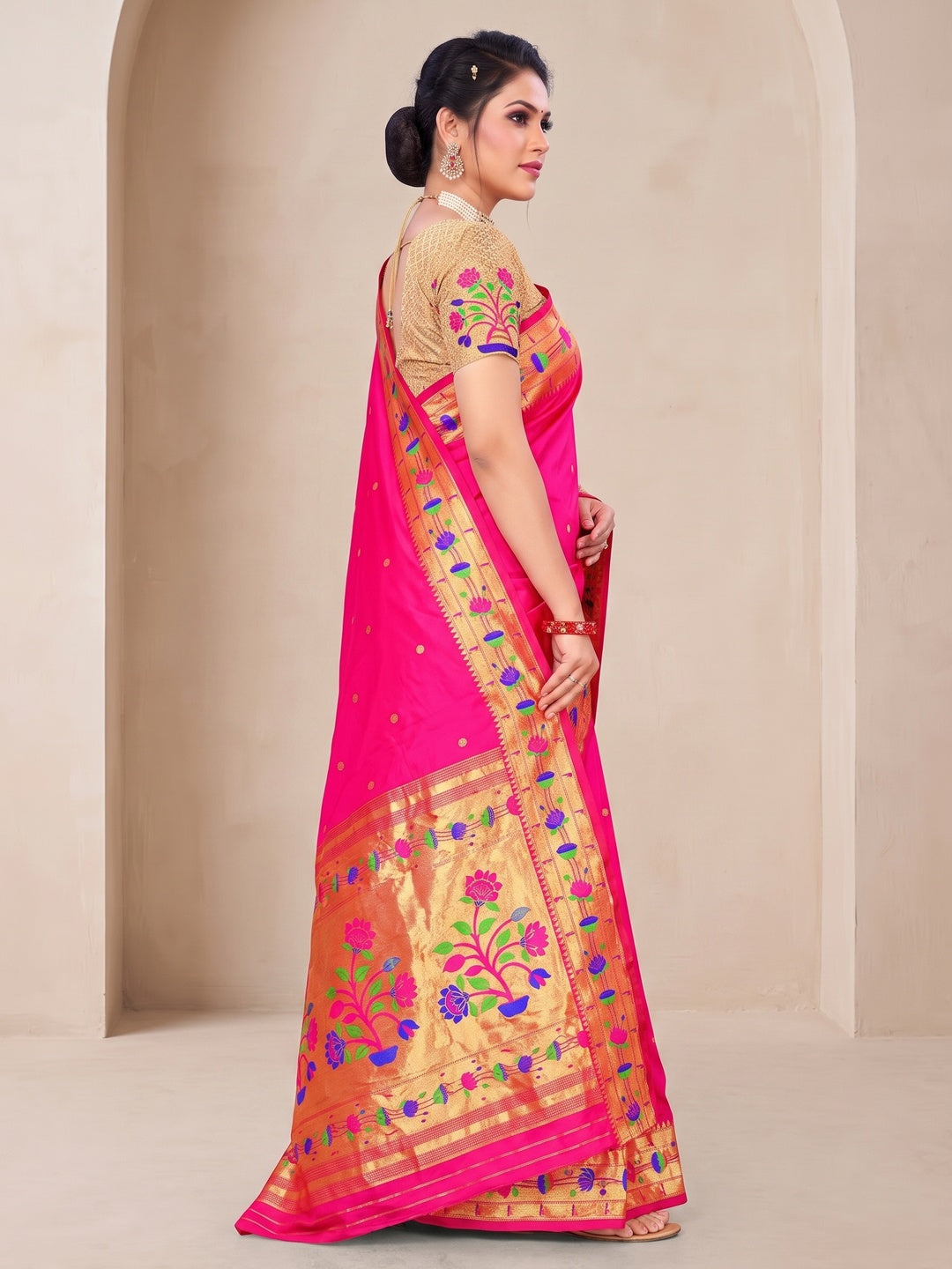 Peachmode Pink Pure Silk Floral Pot Woven Saree - Image 4