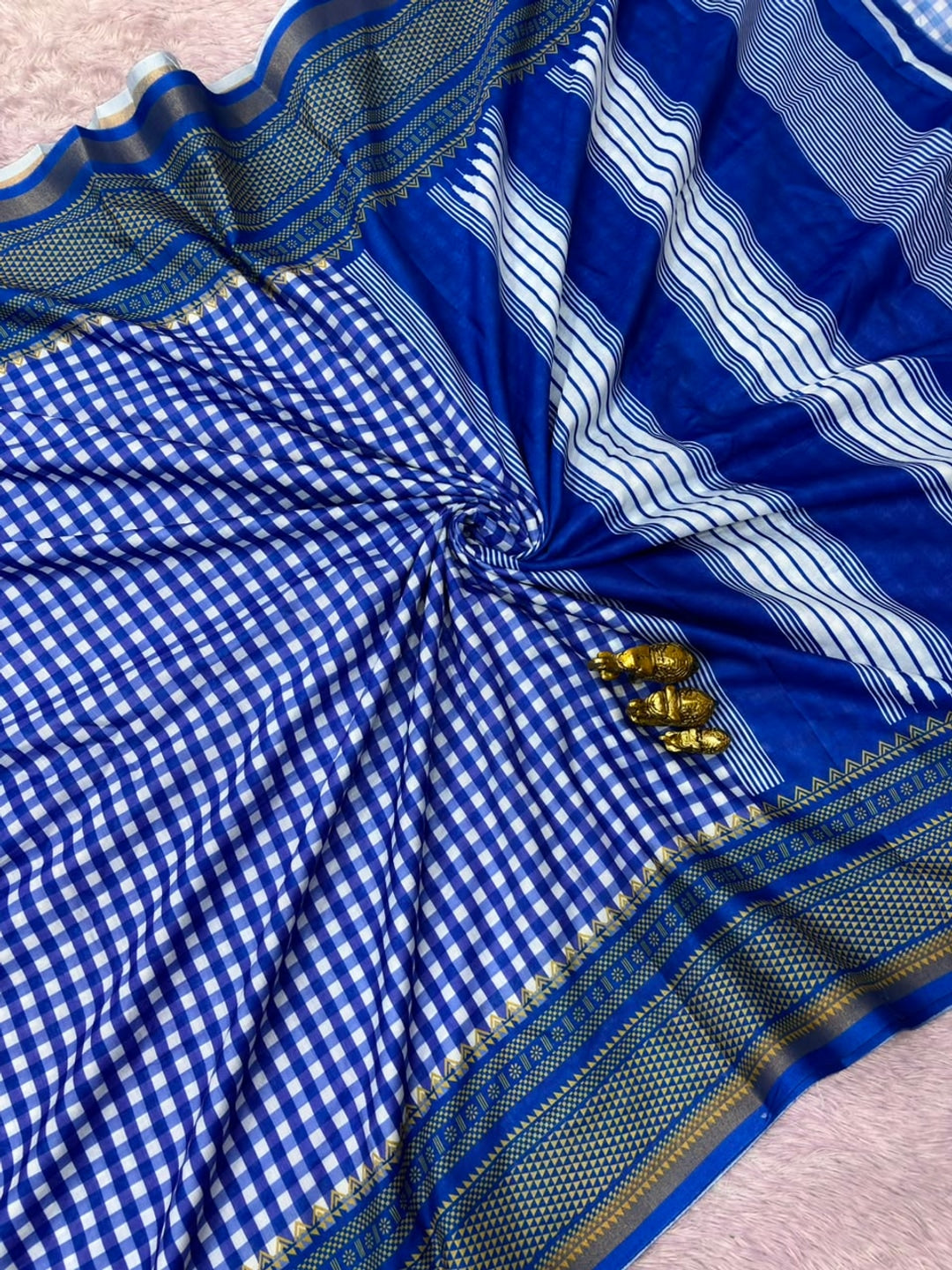 Peachmode Blue Checkered Mul Cotton Saree - Image 3