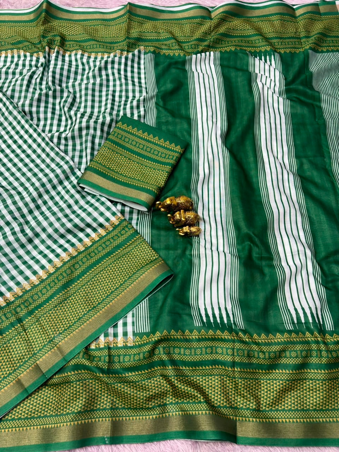 Peachmode Green Checkered Mul Cotton Saree - Image 5