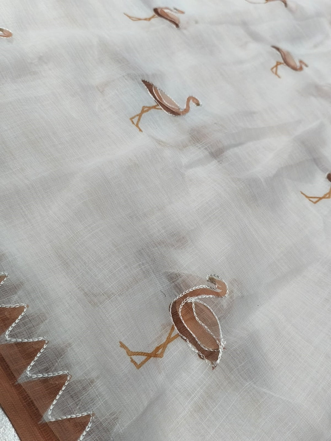 Peachmode Ivory Brown Bird Thread Work Linen Saree With Temple Edging - Image 5