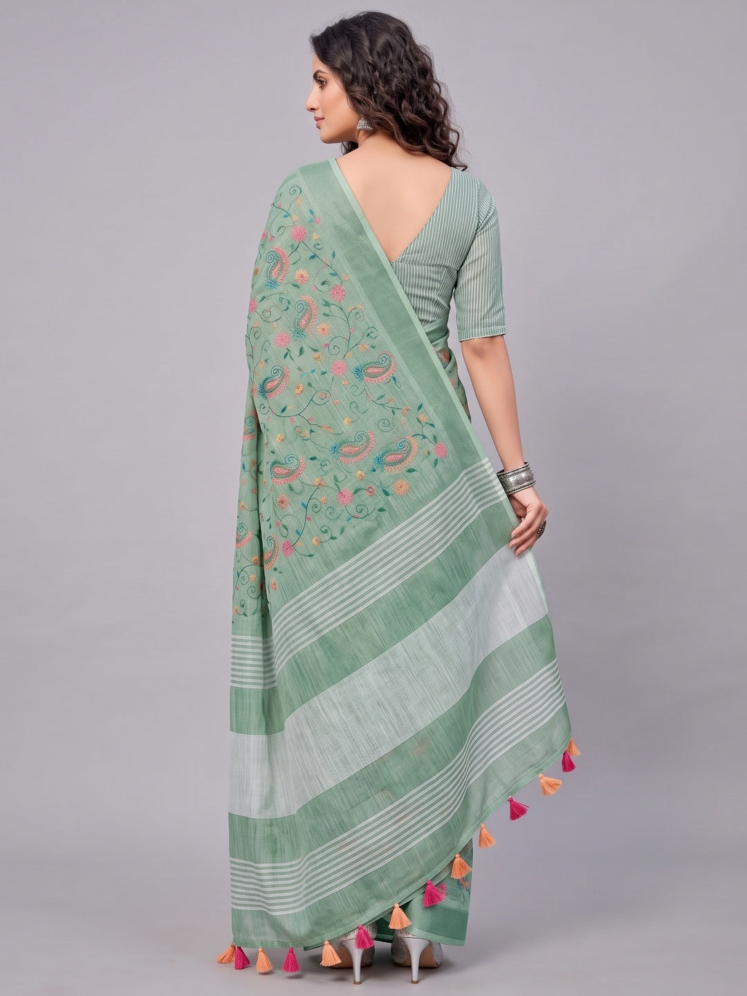 Elegant Rama Green Floral & Paisley Embroidered Linen Saree With Intricate Thread Work - Image 6