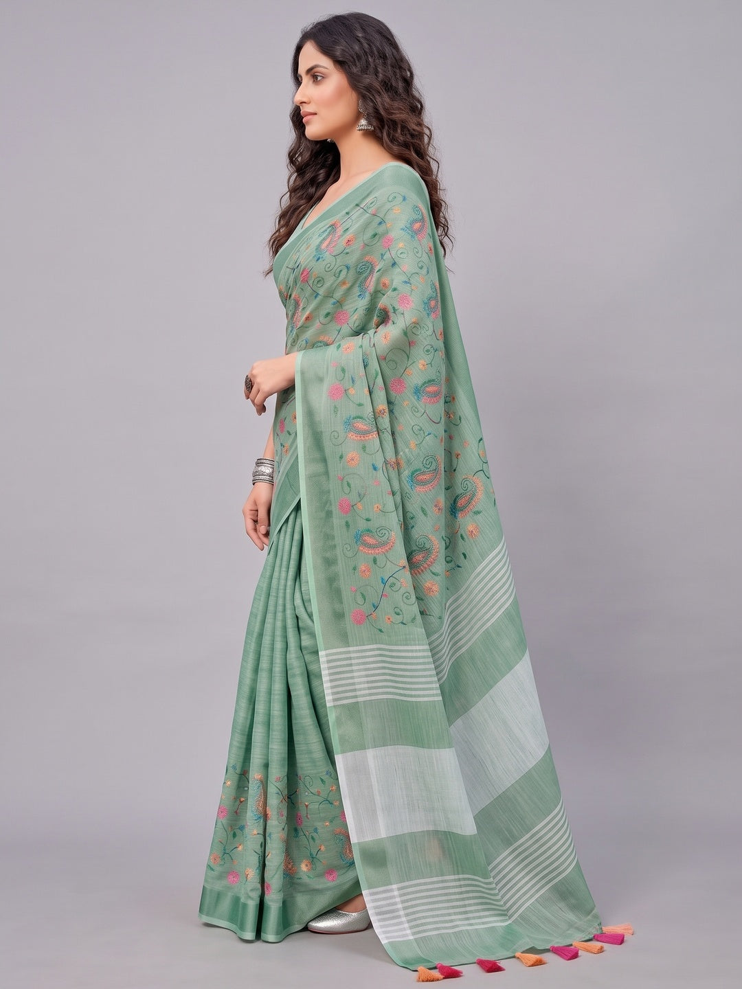 Elegant Rama Green Floral & Paisley Embroidered Linen Saree With Intricate Thread Work - Image 7
