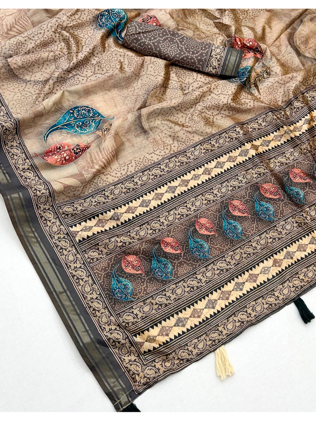 Peachmode Beige Paisley Printed Art Silk Saree - Image 4