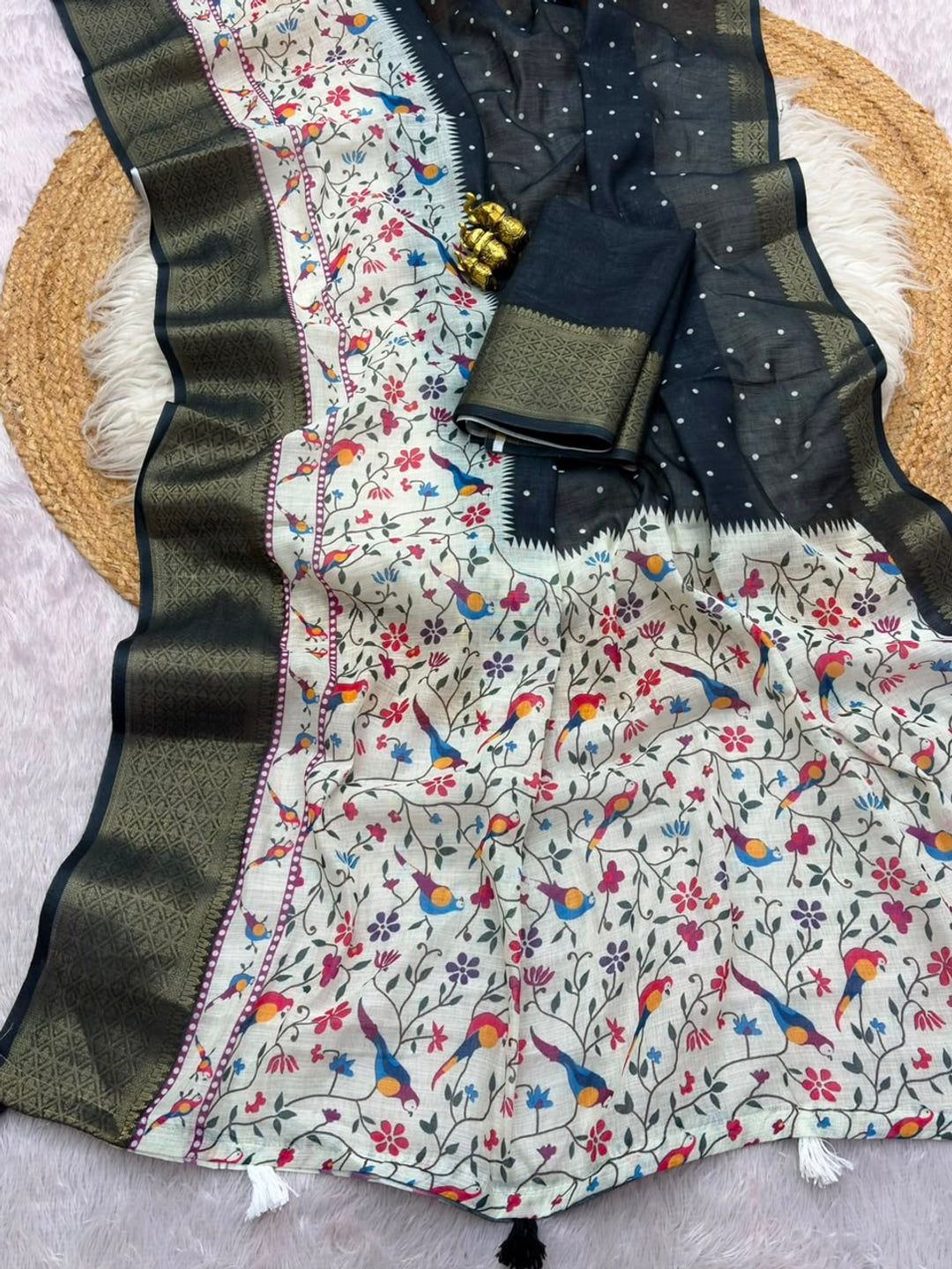 Peachmode Black Kalamkari Print Linen Saree With Zari Patta - Image 3
