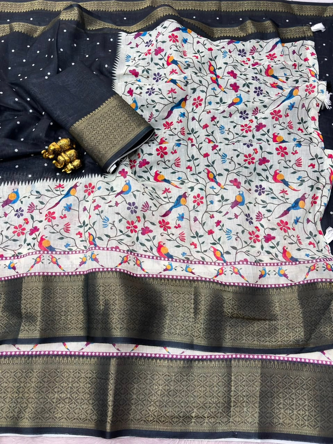 Peachmode Black Kalamkari Print Linen Saree With Zari Patta - Image 4