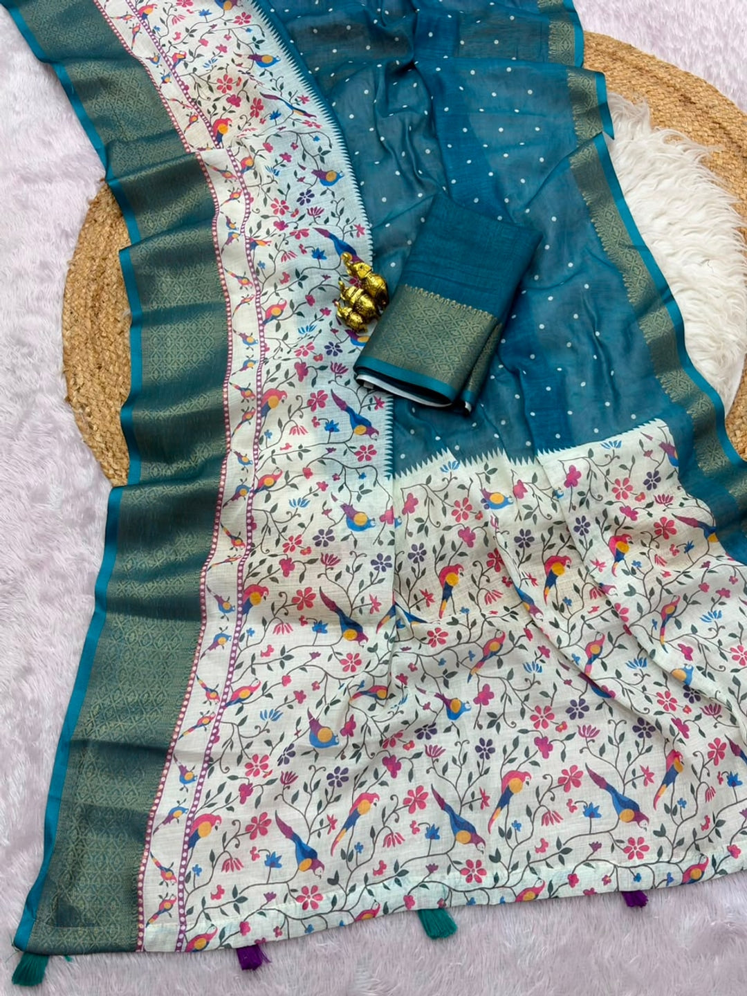 Peachmode Teal Kalamkari Print Linen Saree With Zari Patta - Image 4