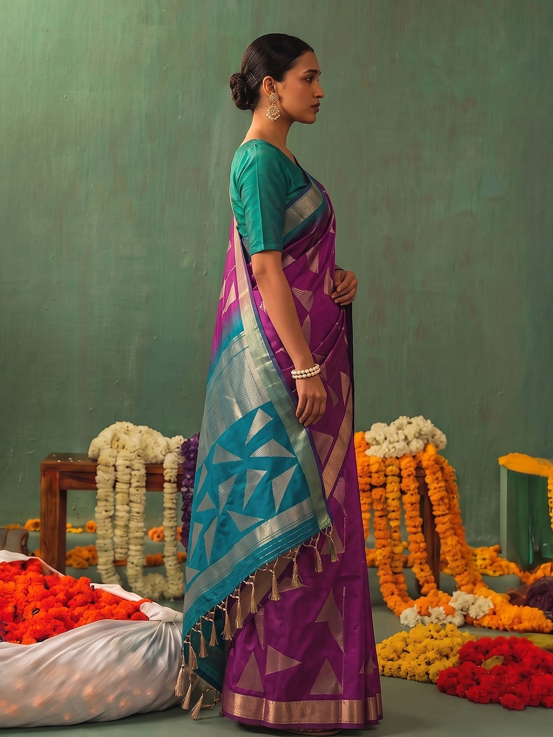 Peachmode Wine Silk Blend Woven Saree - Image 3