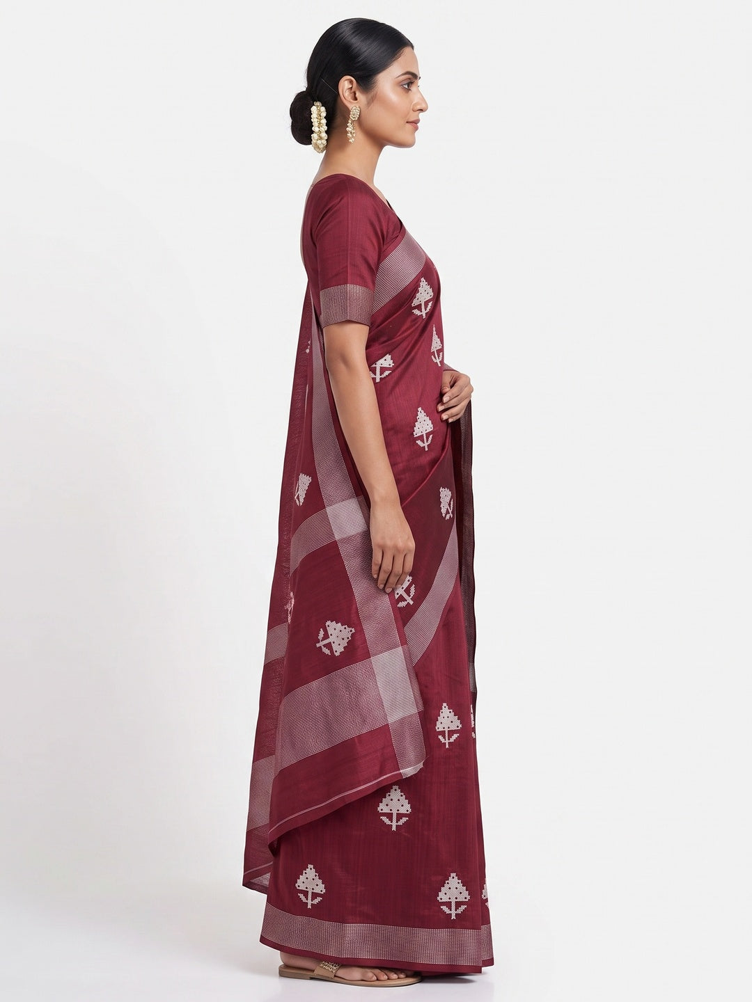 Maroon Embroidered Art Silk Saree Adorned with Classic Zari Weaving Details - Image 3