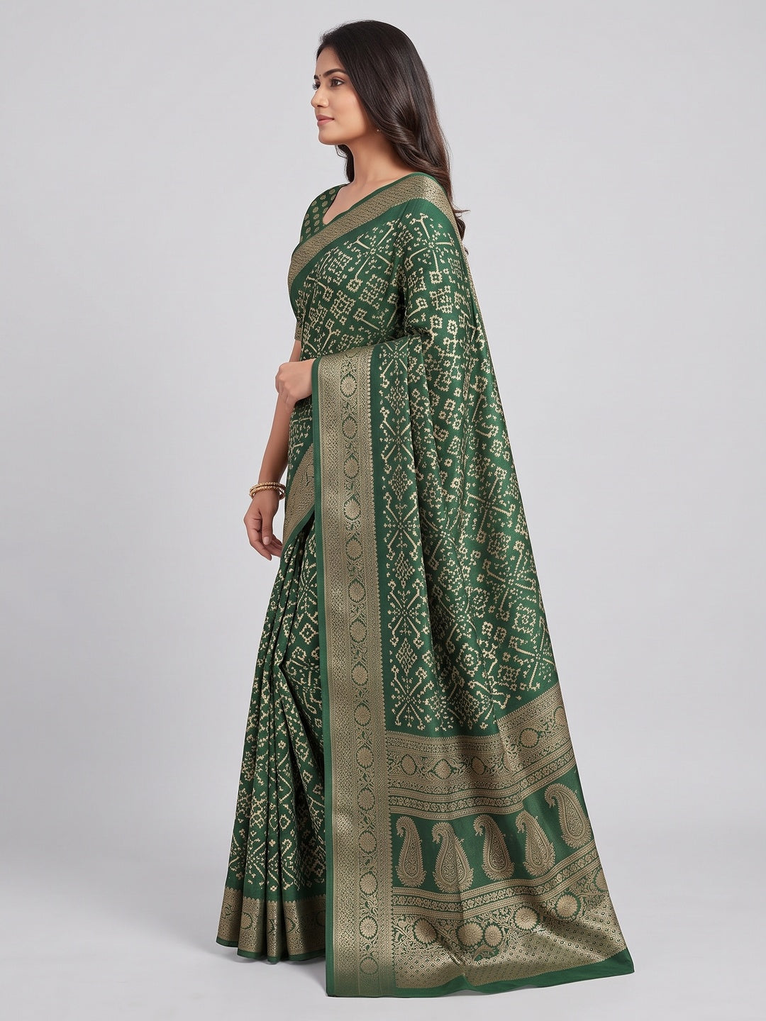 Contemporary Green Geometric Mill Printed Dola Silk Saree With Ornate Floral Zari Border - Image 3