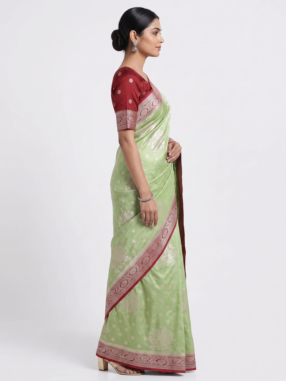 Green Dola Silk Woven Saree with Allover Zari Butti Design - Image 3