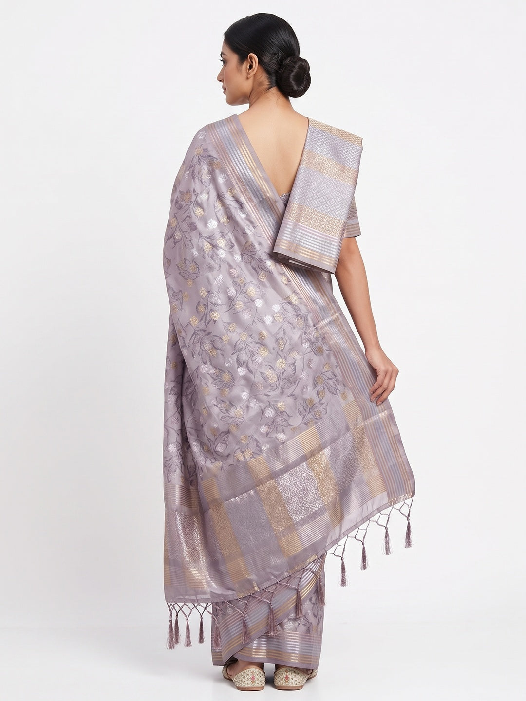 Lavender Floral Motif Weaving & Artistic Digital Printed Silk Blend Saree With Tassel Pallu - Image 2