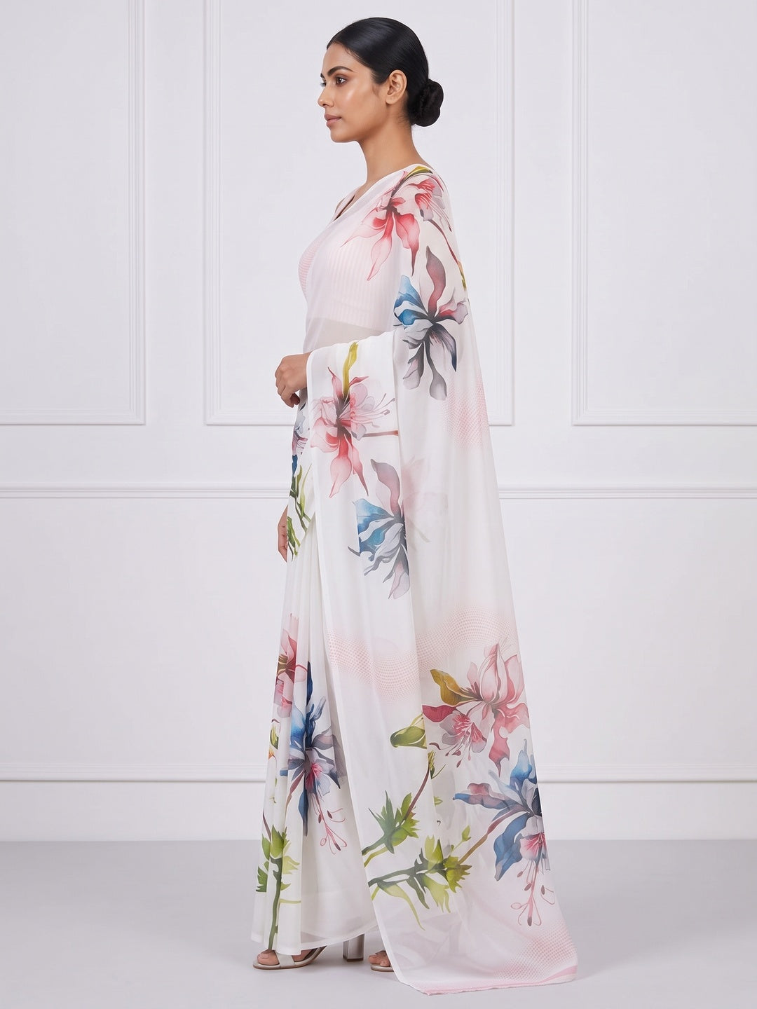 White Sparkle Star Georgette Saree Adorned With Floral Digital Prints - Image 3
