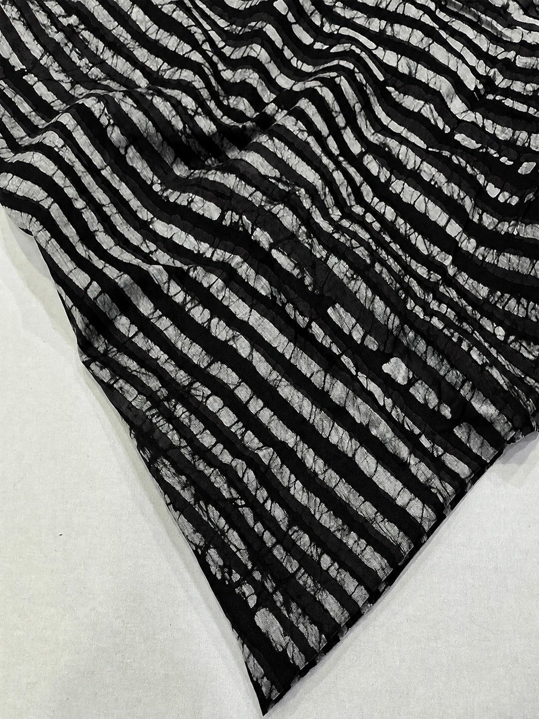 Peachmode Pure Black Mul Cotton Mirror Work Saree - Image 4