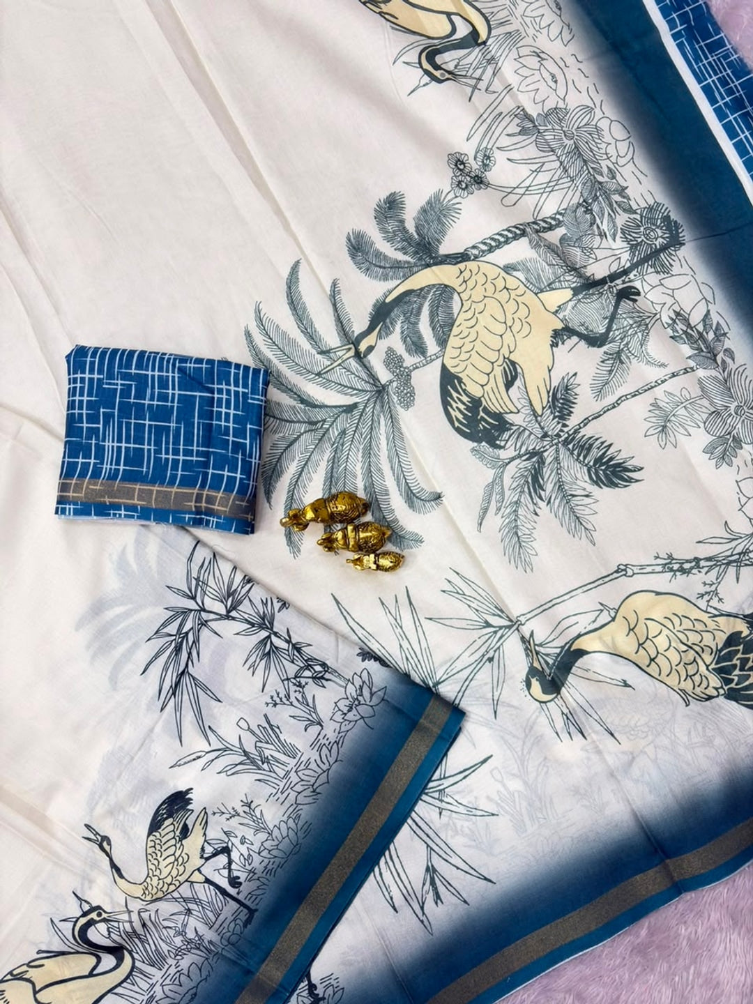 Peachmode Cream Hansh Bird Printed Mul Cotton Saree - Image 5